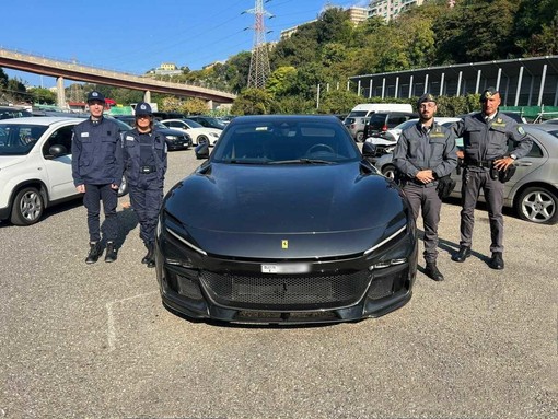 Contrabbando di auto di lusso: Finanza e Dogana sequestrano una Ferrari "Purosangue" da oltre mezzo milione di euro Contrabbando di auto di lusso: Finanza e Dogana sequestrano una Ferrari "Purosangue" da oltre mezzo milione di euro
