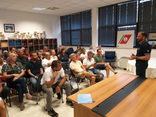 Savona, presentato il progetto "Fondali Puliti" per la raccolta e differenziazione dei rifiuti in mare Savona, presentato il progetto "Fondali Puliti" per la raccolta e differenziazione dei rifiuti in mare