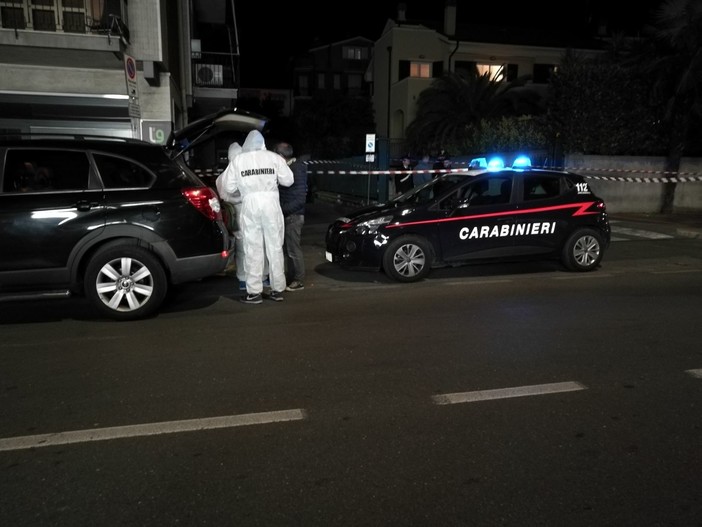 Tentato omicidio in un box a Loano: 23enne gambizzato con colpo di pistola (FOTO e VIDEO) Tentato omicidio in un box a Loano: 23enne gambizzato con colpo di pistola (FOTO e VIDEO)