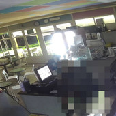 Savona, spacca la porta antipanico e ruba monete e un monopattino ai Bagni Marinella: identificato Savona, spacca la porta antipanico e ruba monete e un monopattino ai Bagni Marinella: identificato