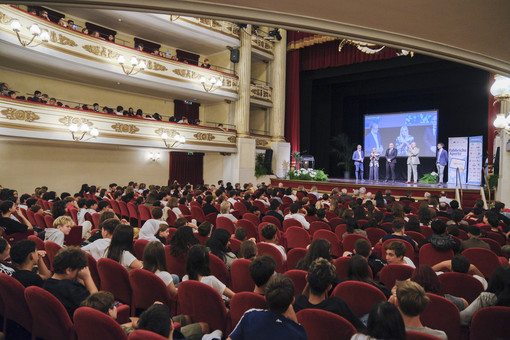Fabbriche Aperte® 2026 I 57 vincitori della diciannovesima edizione premiati al Teatro Chiabrera di Savona e al Teatro Chebello di Cairo Montenotte Fabbriche Aperte® 2026 I 57 vincitori della diciannovesima edizione premiati al Teatro Chiabrera di Savona e al Teatro Chebello di Cairo Montenotte