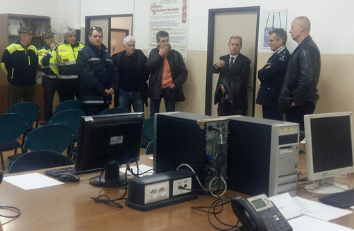Visita al Centro Operativo Misto (COM) presso il Comando della Polizia Municipale del Comune di Savona Visita al Centro Operativo Misto (COM) presso il Comando della Polizia Municipale del Comune di Savona
