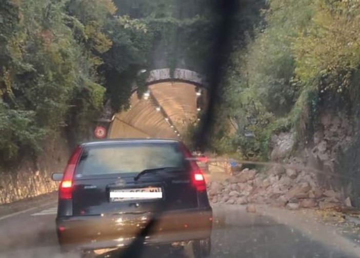 Movimenti franosi davanti alla galleria di Capo Torre, tra Celle e Albisola Movimenti franosi davanti alla galleria di Capo Torre, tra Celle e Albisola