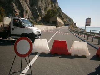 La strada tra Finale e Noli chiusa;