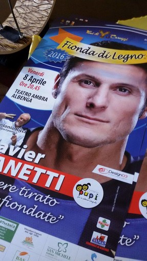 Al calciatore Javier Zanetti l'11° Fionda di Legno dei "Fieui di Caruggi" di Albenga Al calciatore Javier Zanetti l'11° Fionda di Legno dei "Fieui di Caruggi" di Albenga