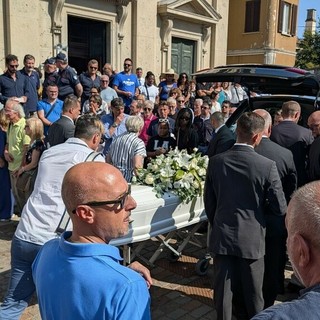 Un'immagine del funerale di Alessio Colletti (foto tratta da IlSaronno.it)
