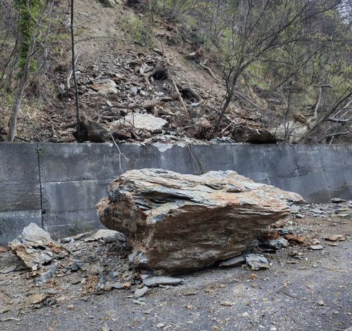 Frana a Vendone sulla Sp 35: traffico regolato a senso unico alternato