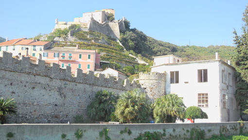 Finale Ligure, il Pd: "Nessun progetto serio per il recupero dell'edificio ex Acque Minerali"