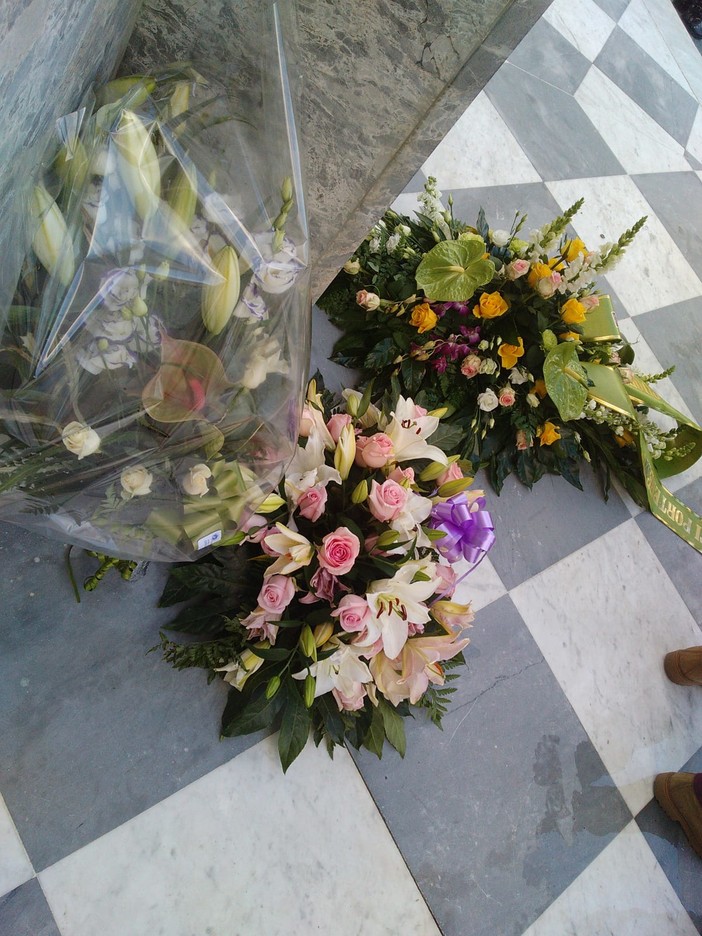 Loano, chiesa gremita per i funerali di Roxana Karin Zenteno (FOTO e VIDEO) Loano, chiesa gremita per i funerali di Roxana Karin Zenteno (FOTO e VIDEO)