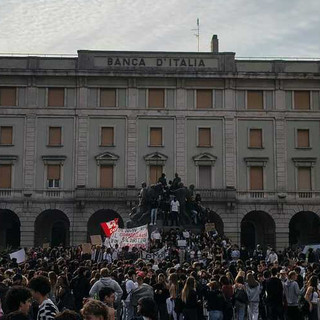 Avs Savona al fianco degli studenti in piazza: "Più investimenti nella scuola e no al riarmo"