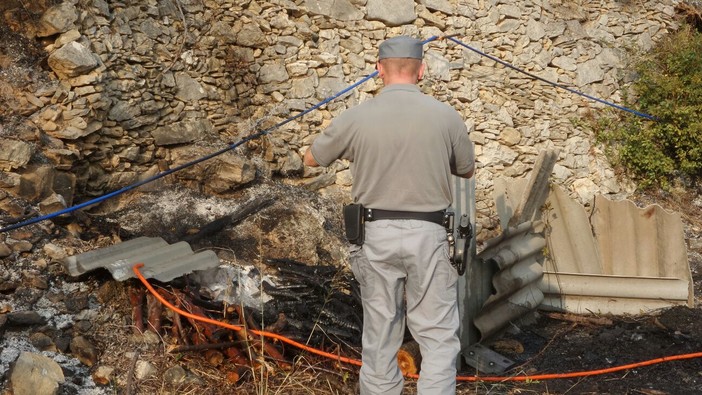 Sotto controllo l'incendio al Trabocchetto, ora si procede con la bonifica Sotto controllo l'incendio al Trabocchetto, ora si procede con la bonifica