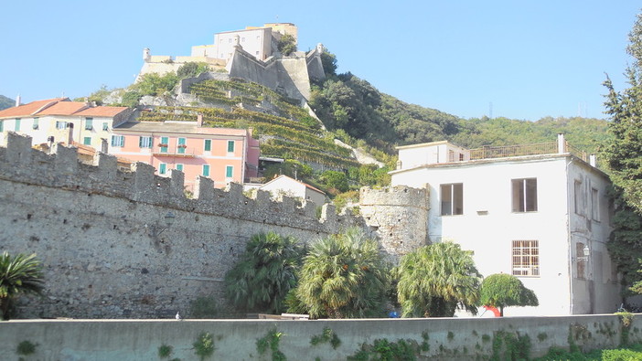 Finale Ligure, il Pd: "Nessun progetto serio per il recupero dell'edificio ex Acque Minerali"