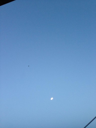 Le foto dello strano oggetto luminoso