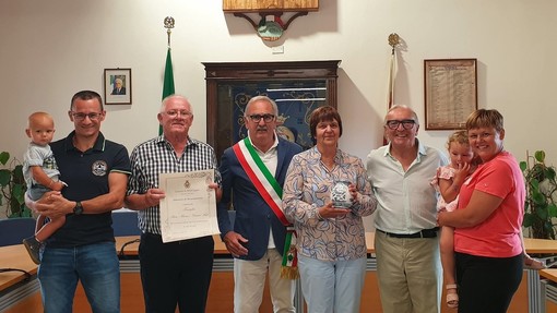 Da Offenburg a Pietra Ligure: la Famiglia Matt premiata per oltre 30 anni di amicizia Da Offenburg a Pietra Ligure: la Famiglia Matt premiata per oltre 30 anni di amicizia