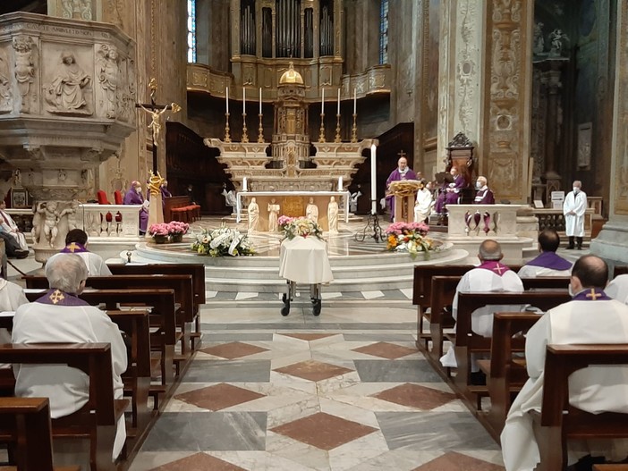 Savona, l'ultimo commosso saluto a Don Silvio Delbuono: "Grazie per il bene che ci hai donato" Savona, l'ultimo commosso saluto a Don Silvio Delbuono: "Grazie per il bene che ci hai donato"