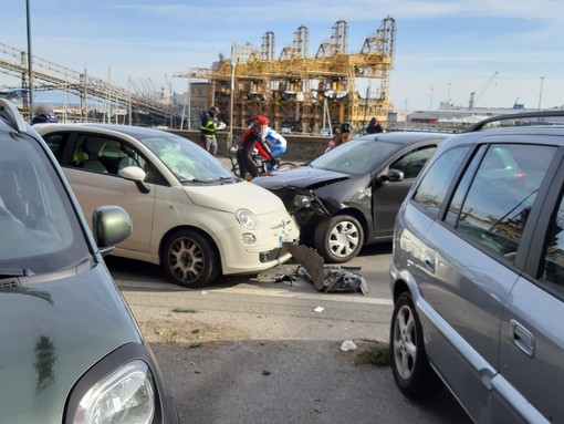 Savona, schianto frontale tra due auto: fortunatamente non si registrano gravi conseguenze (FOTO e VIDEO) Savona, schianto frontale tra due auto: fortunatamente non si registrano gravi conseguenze (FOTO e VIDEO)