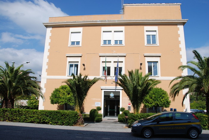 Percepivano assegni sociali illegittimamente, nei guai 4 stranieri tra cui un ristoratore alassino Percepivano assegni sociali illegittimamente, nei guai 4 stranieri tra cui un ristoratore alassino