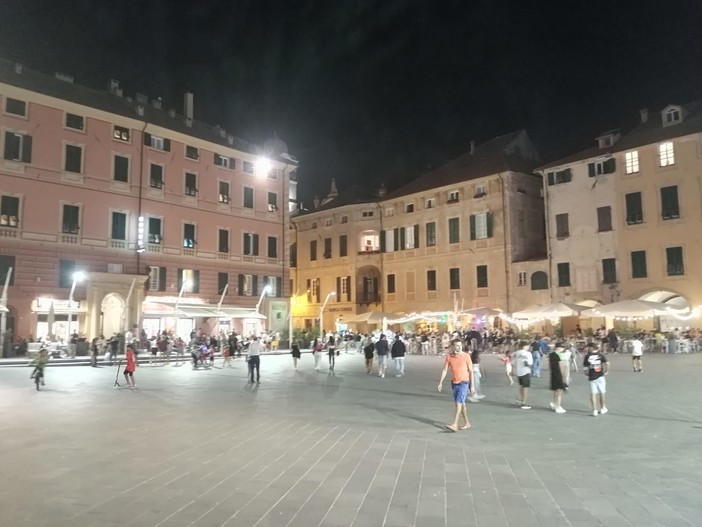 Rumori e movida, Fipe lancia l'allarme: "Il legislatore trovi le giuste correzioni per tutelare le imprese virtuose" Rumori e movida, Fipe lancia l'allarme: "Il legislatore trovi le giuste correzioni per tutelare le imprese virtuose"