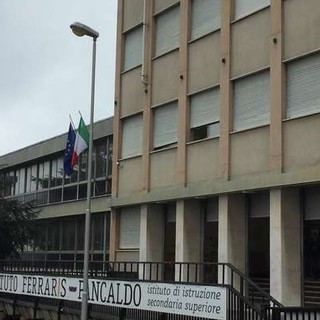 La maturità ai tempi del Covid, il post esame del 19enne Gabriele: "Grazie al Ferraris Pancaldo, una famiglia" (VIDEO) La maturità ai tempi del Covid, il post esame del 19enne Gabriele: "Grazie al Ferraris Pancaldo, una famiglia" (VIDEO)