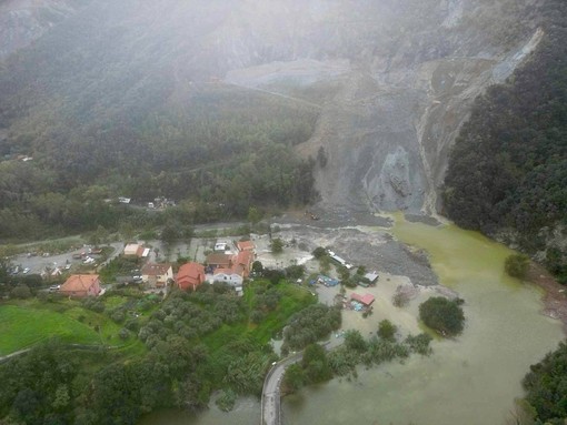 Frana di Ellera, la Procura apre un fascicolo contro ignoti per crollo colposo