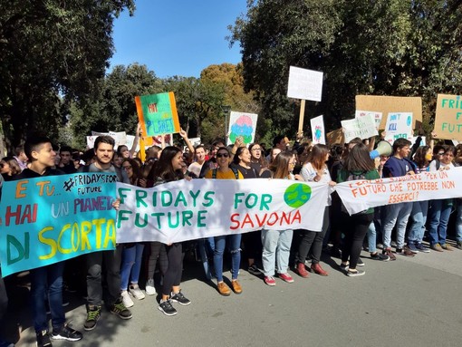Savona, oltre 3000 giovani alla marcia sul clima "Fridays For Future" (FOTO E VIDEO)