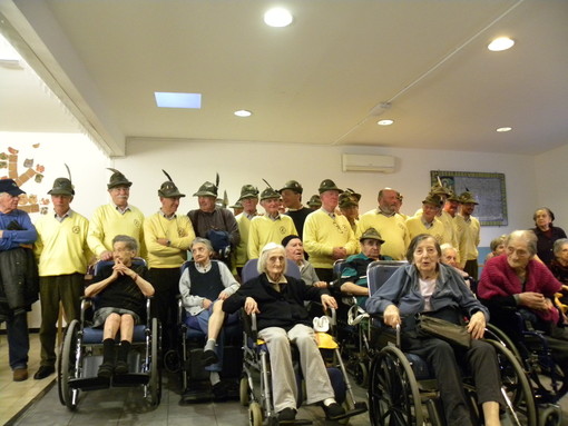 Albisola, la Residenza Protetta "SS. Nicolò e Giuseppe" apre le porte al Coro Alpino Monte Greppino Albisola, la Residenza Protetta "SS. Nicolò e Giuseppe" apre le porte al Coro Alpino Monte Greppino
