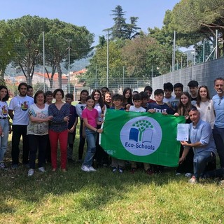 Progetto Eco-Schools, la scuola secondaria di primo grado di Spotorno premiata con la Bandiera Verde
