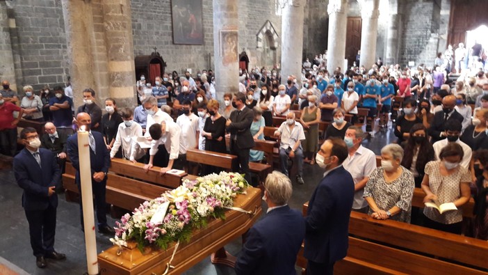 Albenga riunita in Cattedrale per l’ultimo commosso saluto a Francesca Tobia in Gallea