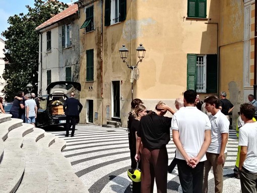 Albissola, l'ultimo commosso saluto per la leggenda Italo Ghizzardi Albissola, l'ultimo commosso saluto per la leggenda Italo Ghizzardi