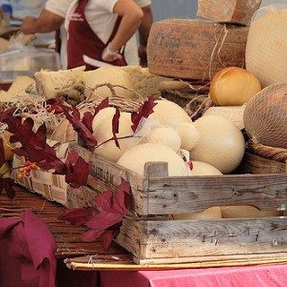 Formaggi, piadine, dolci e vino: Savona regina della gastronomia