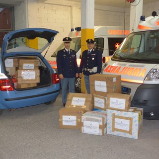 La Polizia di Stato di Alassio dona 500 capi di abbigliamento alla Croce Rossa
