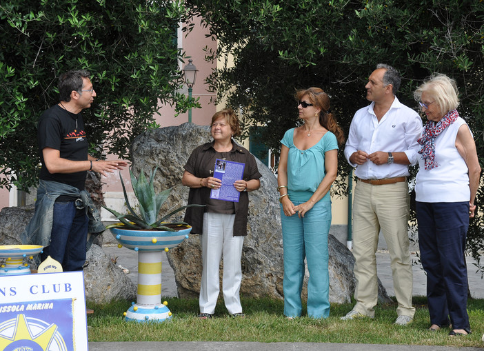 Inaugurate nei due Comuni albisolesi le fioriere di Roberto Giannotti Inaugurate nei due Comuni albisolesi le fioriere di Roberto Giannotti