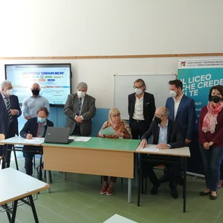 Albenga: firmato il protocollo d’intesa tra Liceo, E.L.F.o Liguria e Fondazione Oddi per la Summer School Albenga: firmato il protocollo d’intesa tra Liceo, E.L.F.o Liguria e Fondazione Oddi per la Summer School