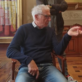 Finale, parcheggi blu e commercio, l'assessore De Sciora: "Il pagamento consente una rotazione"
