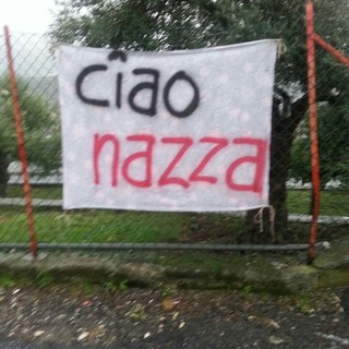 "Ciao Nazza", tante bandiere rosse e della Samp per l'ultimo saluto "all'avvocato dei deboli"