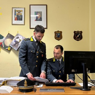 Moto blogger e travel influencer nel mirino della finanza di Albenga: 100mila euro di ricavi non dichiarati (VIDEO)