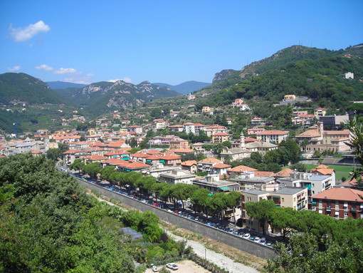 "Sarcasmo elettorale": diffuso su Whatsapp il video parodistico sull'outdoor "cittadino" di Finale Ligure "Sarcasmo elettorale": diffuso su Whatsapp il video parodistico sull'outdoor "cittadino" di Finale Ligure