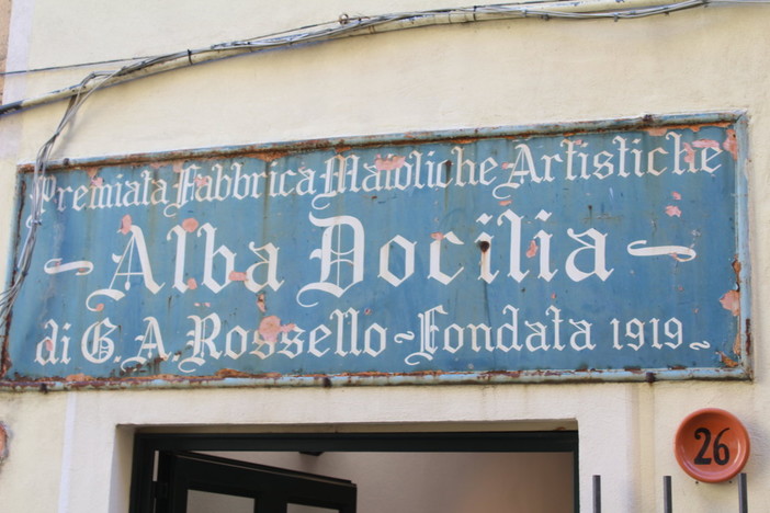 Albissola Marina, inaugurata la prima mostra alla Fornace Alba Docilia &quot;Gli stili di Albisola&quot;