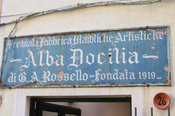 Albissola Marina, inaugurata la prima mostra alla Fornace Alba Docilia "Gli stili di Albisola" Albissola Marina, inaugurata la prima mostra alla Fornace Alba Docilia "Gli stili di Albisola"
