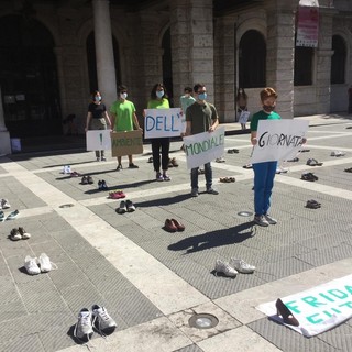 Savona, i ragazzi di Fridays For Future scendono in piazza per la Giornata Mondiale dell’ambiente: “Vogliamo azioni concrete” Savona, i ragazzi di Fridays For Future scendono in piazza per la Giornata Mondiale dell’ambiente: “Vogliamo azioni concrete”