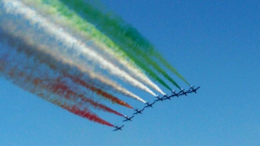 Testa all'insù per le Frecce tricolori: l'Air Show in diretta con Savonanews