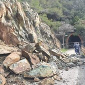 Frana in Lungomare Europa a Varazze, riapertura non avverrà a breve. Il sindaco: "La zona necessita di un intervento più esteso" Frana in Lungomare Europa a Varazze, riapertura non avverrà a breve. Il sindaco: "La zona necessita di un intervento più esteso"