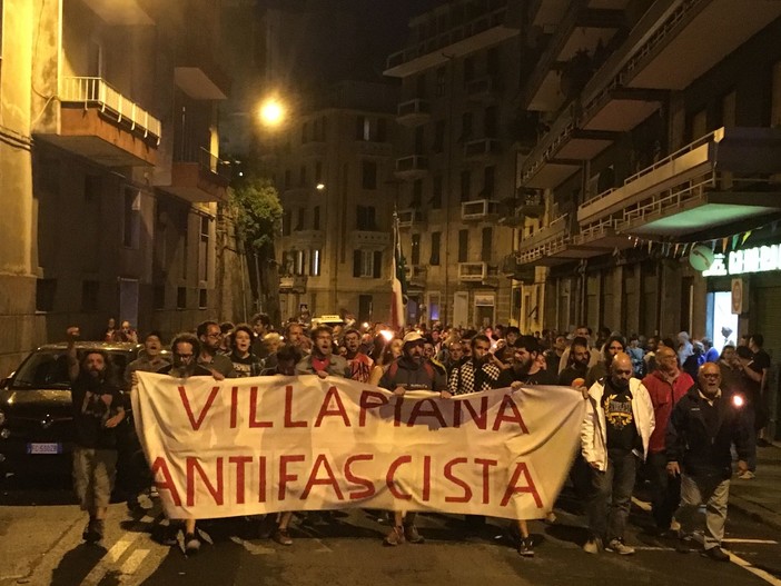Savona, in 250 alla fiaccolata a Villapiana per dire no all'apertura della sede di Casapound (FOTO e VIDEO)