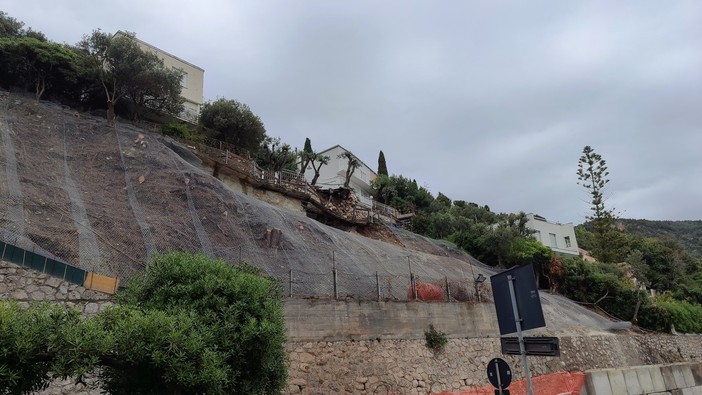 Frana di Capo San Donato a Finale: predisposto un eventuale bypass, misure straordinarie per viabilità e messa in sicurezza del versante Frana di Capo San Donato a Finale: predisposto un eventuale bypass, misure straordinarie per viabilità e messa in sicurezza del versante