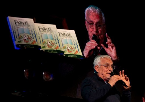 Albenga, Gino Rapa racconta… parole, musica e favole nella Piazzetta dei Leoni Albenga, Gino Rapa racconta… parole, musica e favole nella Piazzetta dei Leoni