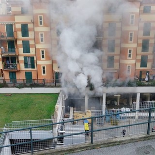 Varazze, fumo vicino al supermercato Coop: vigili del fuoco sul posto Varazze, fumo vicino al supermercato Coop: vigili del fuoco sul posto