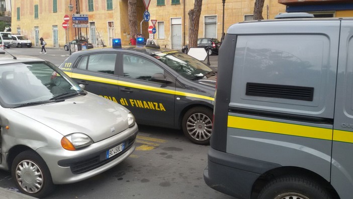 Contrasto allo spaccio di sostanze stupefacenti: ad Albenga controlli della Guardia di Finanza Contrasto allo spaccio di sostanze stupefacenti: ad Albenga controlli della Guardia di Finanza