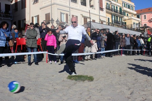Alassio: i campioni si sfideranno nel "Footgolf in spiaggia" Alassio: i campioni si sfideranno nel "Footgolf in spiaggia"