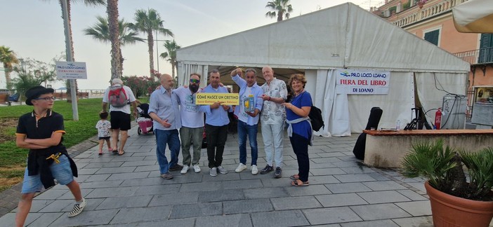 Fiera del Libro di Loano a sostegno dell’ambiente con la tanica “Marino” Fiera del Libro di Loano a sostegno dell’ambiente con la tanica “Marino”