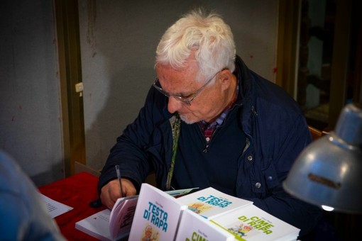 Gino Rapa porta a Toirano il viaggio nella lingua italiana tra parole perdute e curiosità Gino Rapa porta a Toirano il viaggio nella lingua italiana tra parole perdute e curiosità